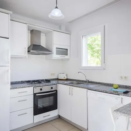 Ahatli Sleeps 6 Pool Air Con